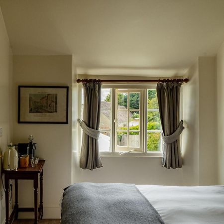 The Bell Inn Lechlade Luaran gambar