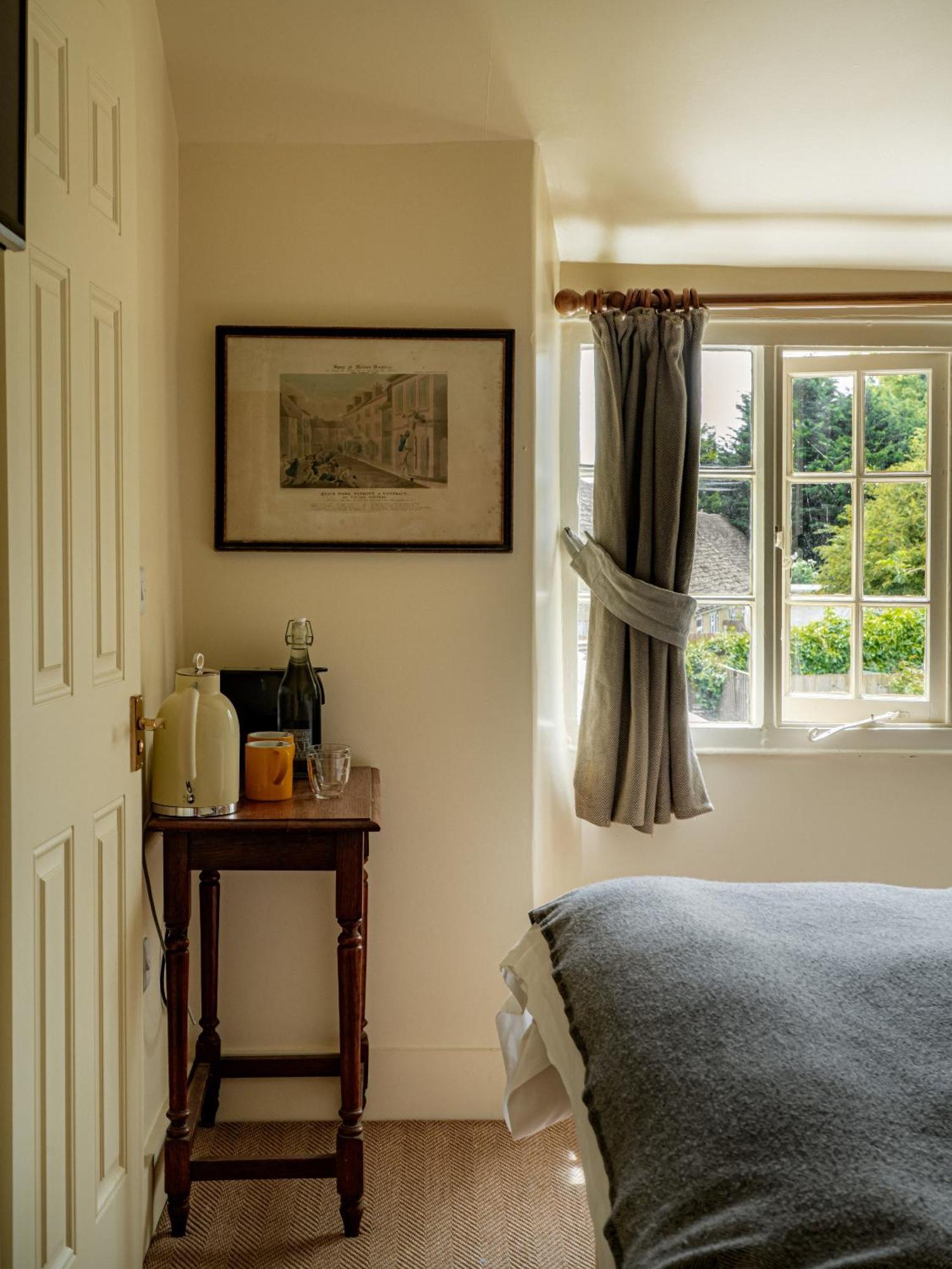 The Bell Inn Lechlade Bilik gambar