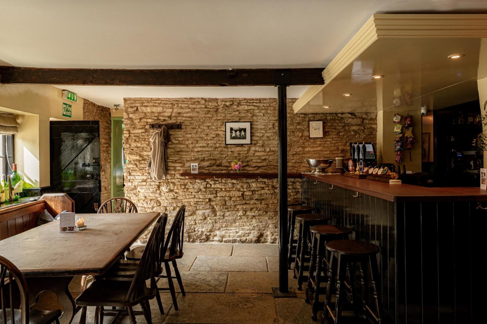 The Bell Inn Lechlade Luaran gambar