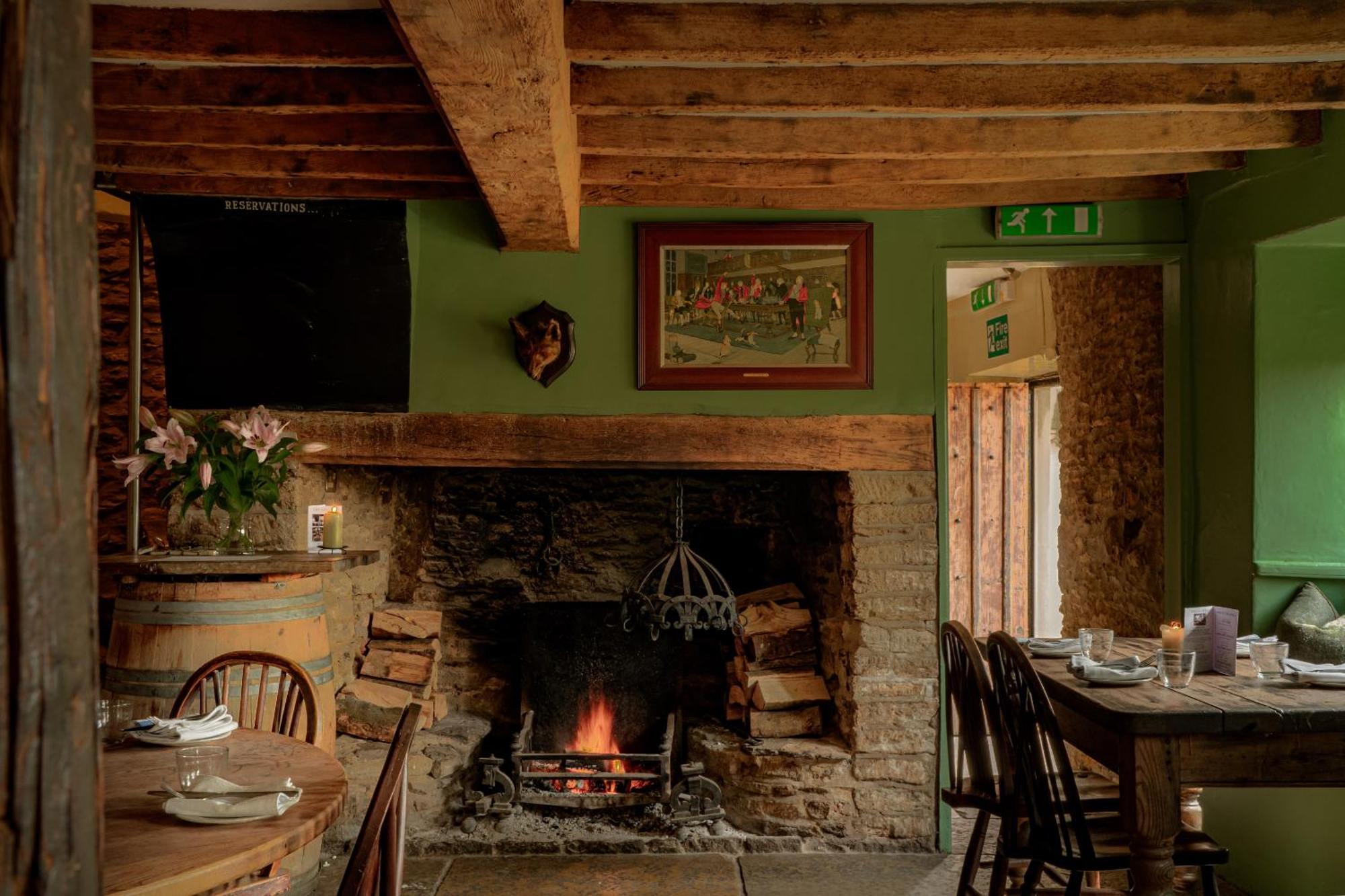 The Bell Inn Lechlade Luaran gambar